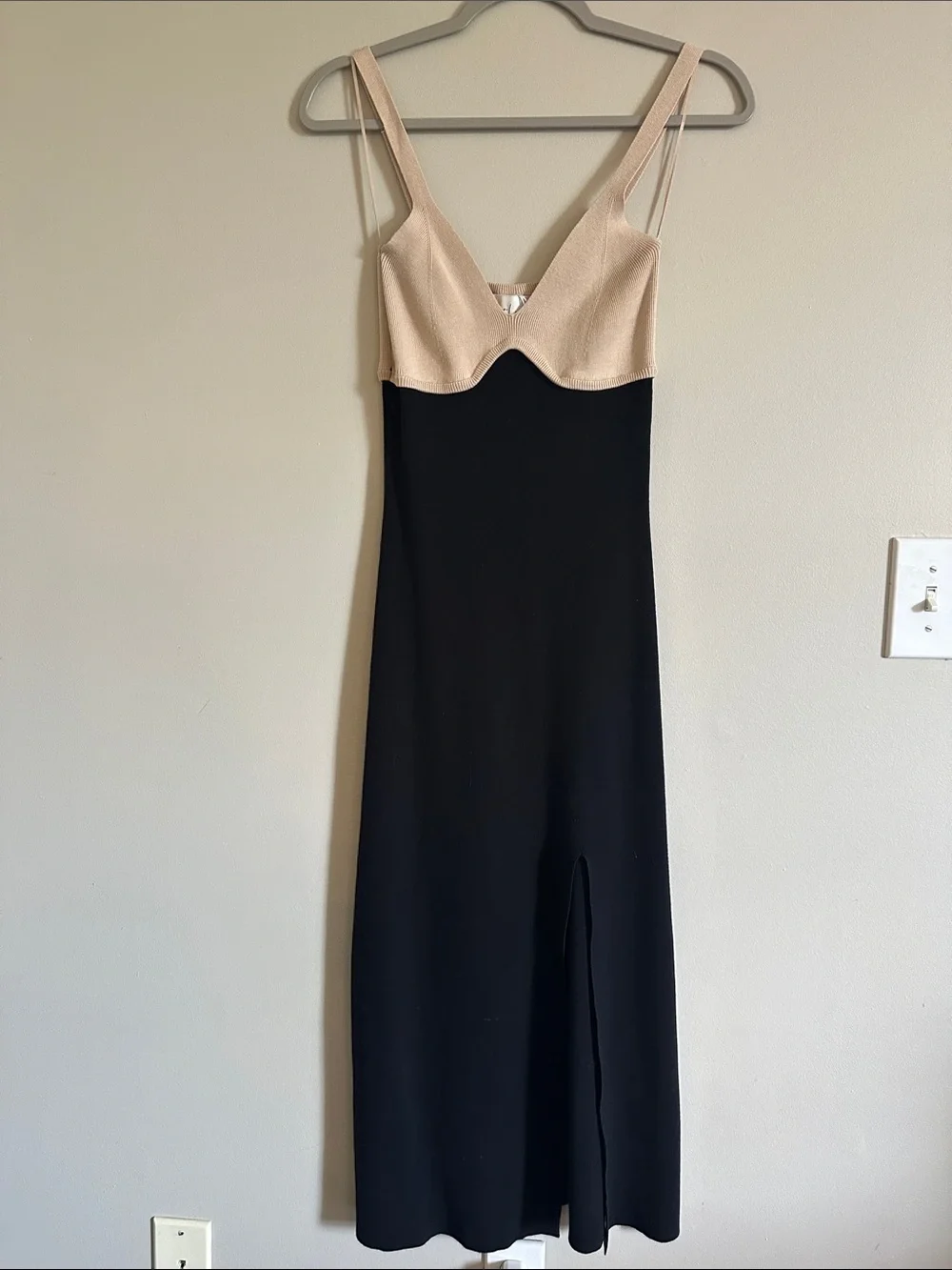 Beige and Black very stretchy Two-Tone Knit Dress - Picture 4 of 8